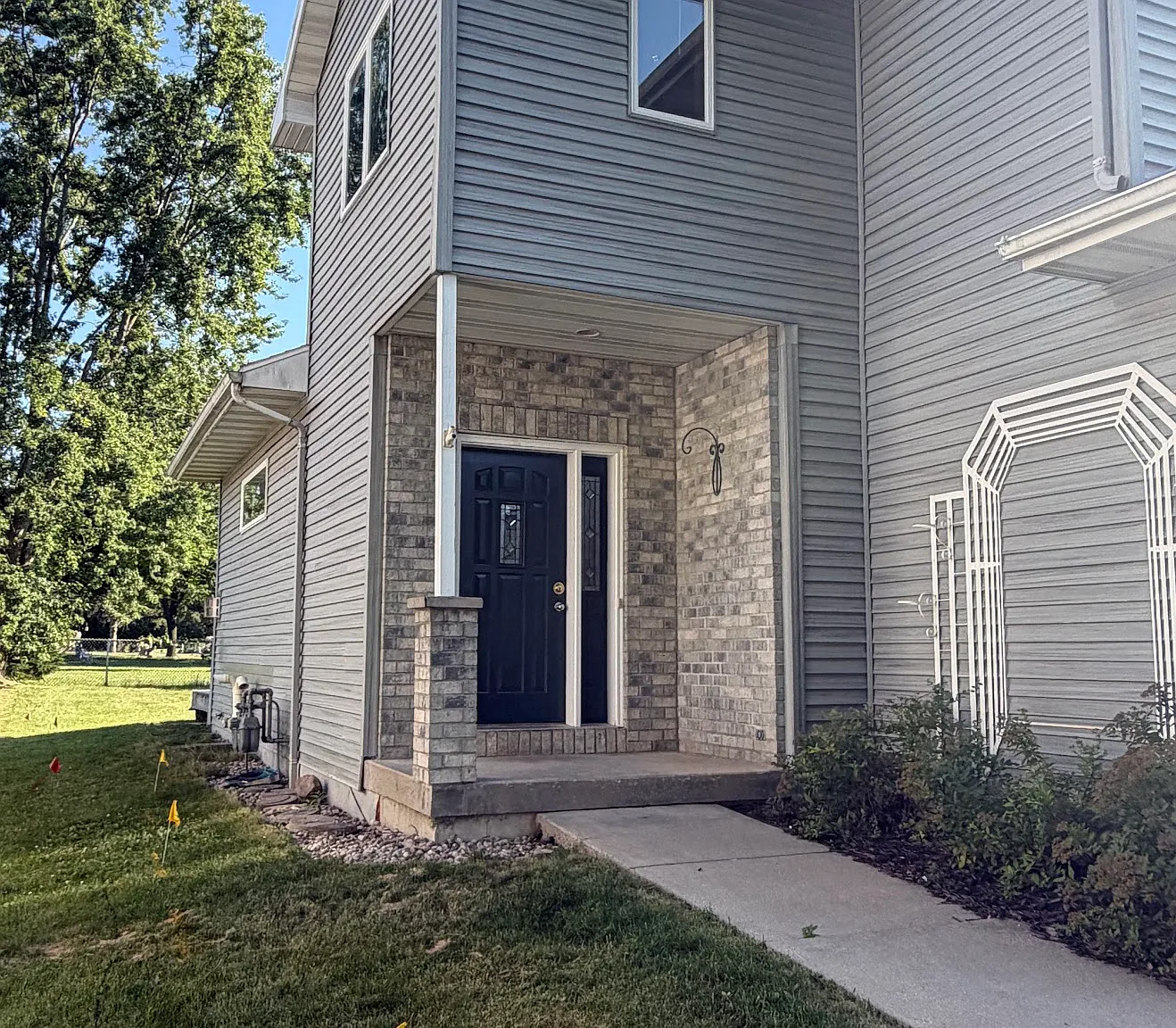 207 Llanos St — Photo 2