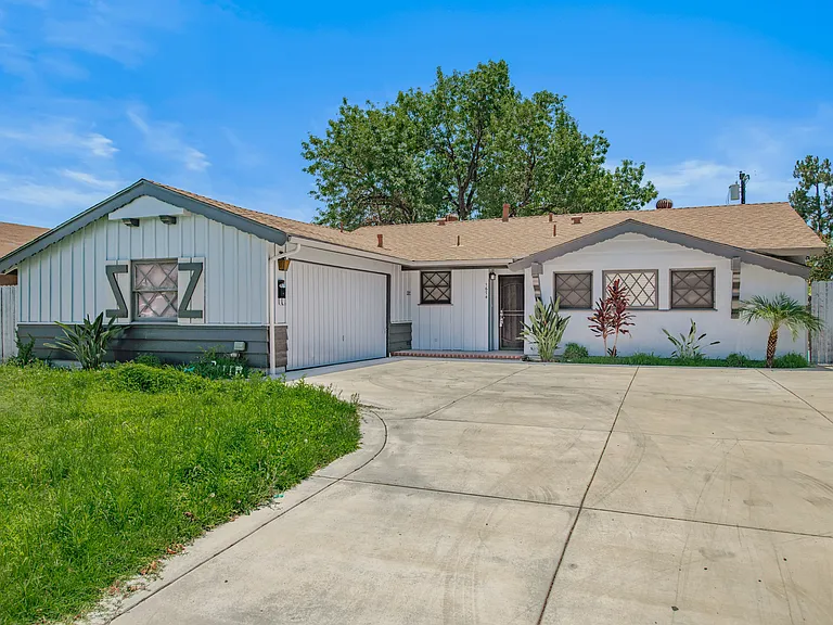 1674 E Princeton St — Photo 3