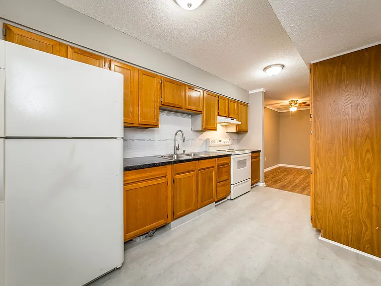 404 N Lincoln St — Photo 5