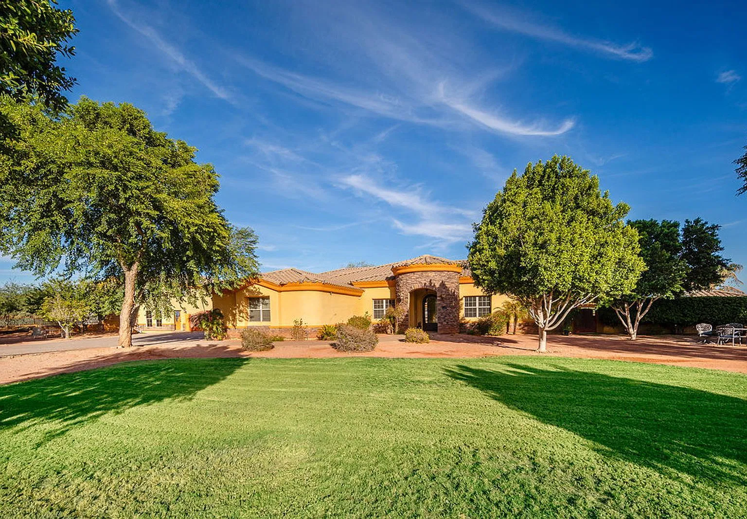 4 bed, 4.5 bath, 3723 sqft, $5,000 — Photo 1