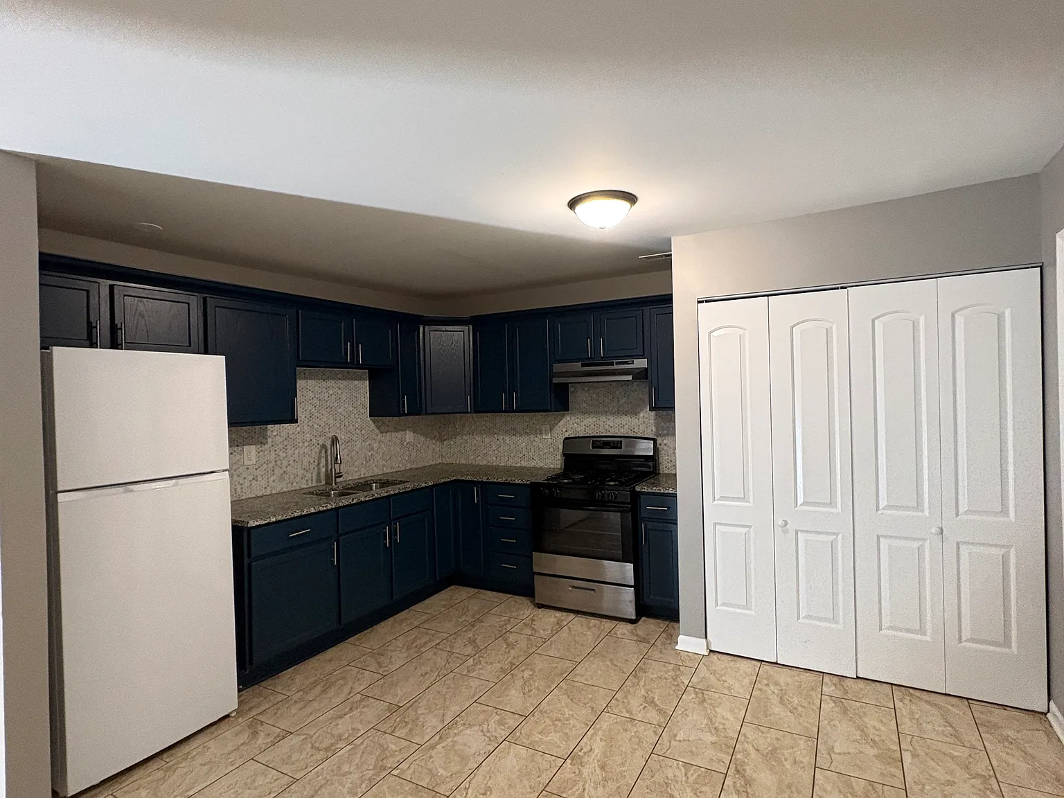 2 bed, 780 sqft, $1,100 — Photo 3