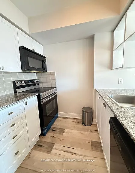 125 Village Green Sq #3908 — Photo 6