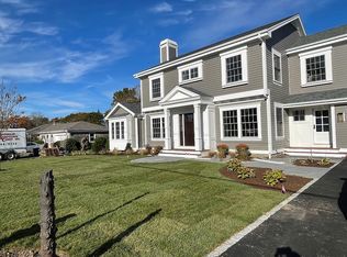 7 Fairview Dr, Bristol, RI 02809