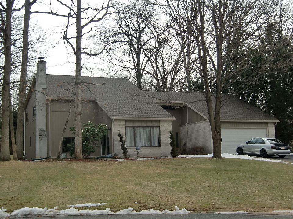 1st image of 16 S Barkway Ln