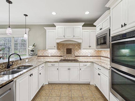 5th image of 2001 Martins Bend Dr