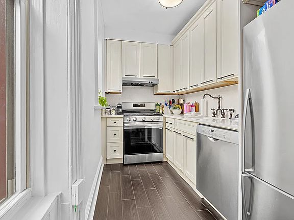 5th image of 157 Luquer St #2