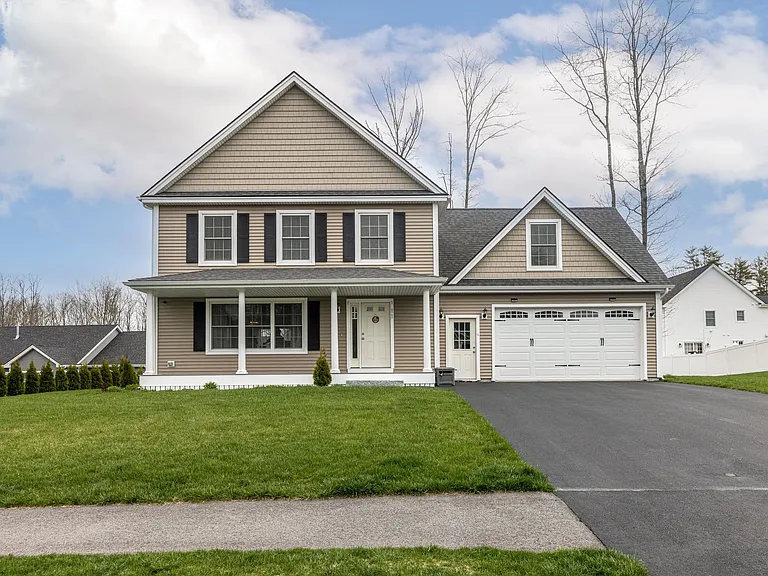 11 Dylan Dr — Photo 1
