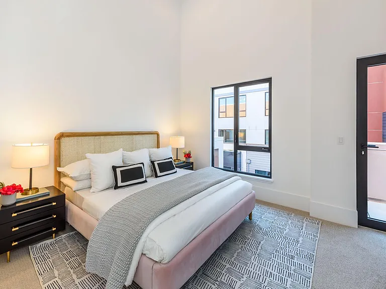 1288 Howard St #330 — Photo 17