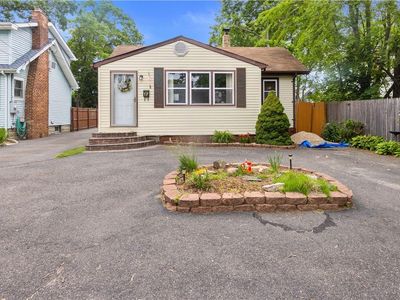 17 Seminole Drive, Bay Shore, NY, 11706