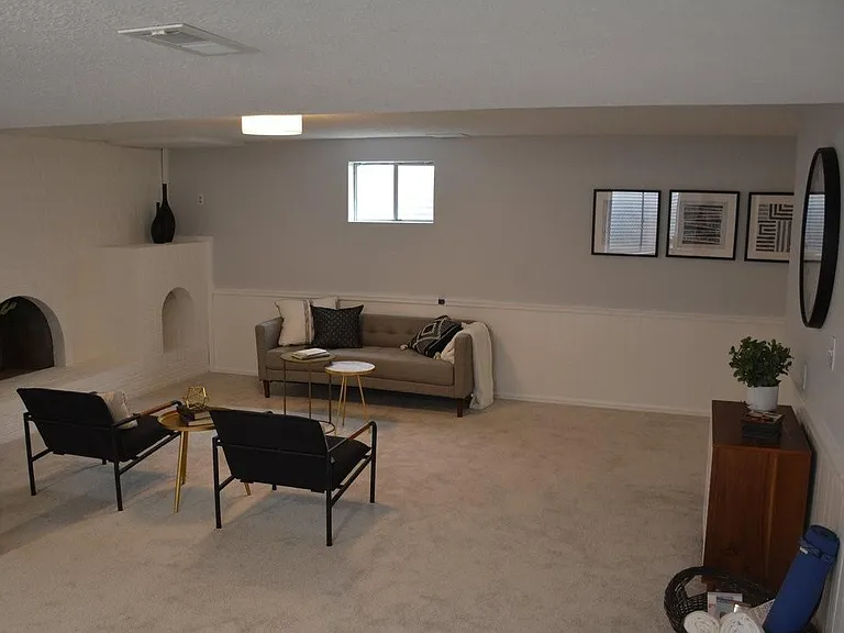 990 Sparta Dr — Photo 20