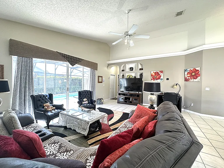 16724 Rolling Green Dr — Photo 15