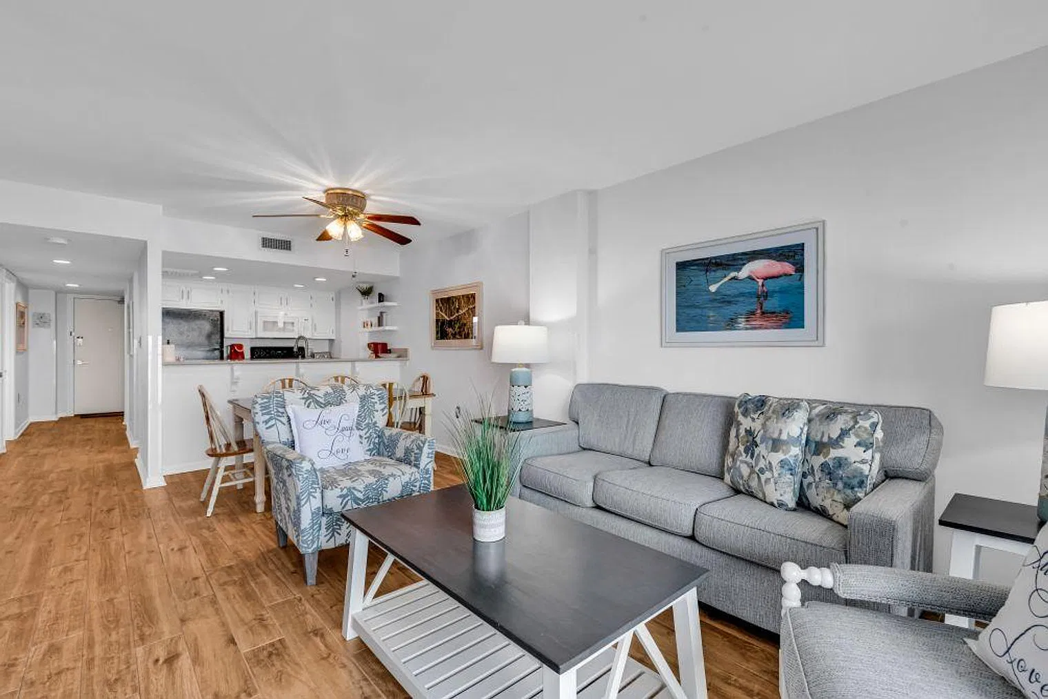 2 bed, 2.0 bath, 957 sqft, $7,100 — Photo 3