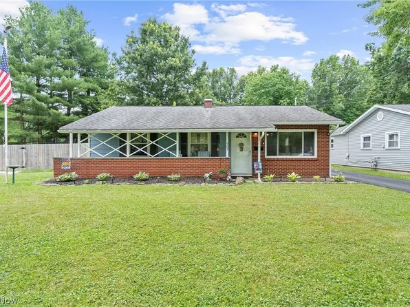 905 Donmar Ln, Youngstown, OH 44511