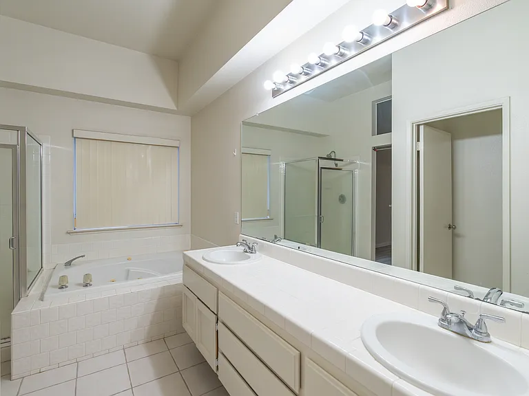 875 N Homsy Ave — Photo 8