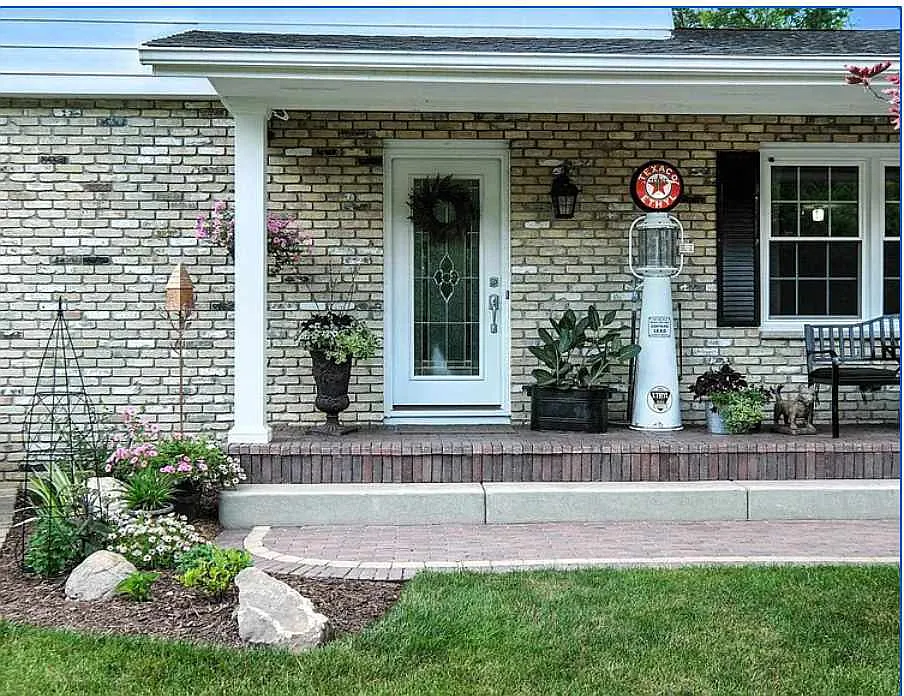 Building Photo - 900 Woodview Dr