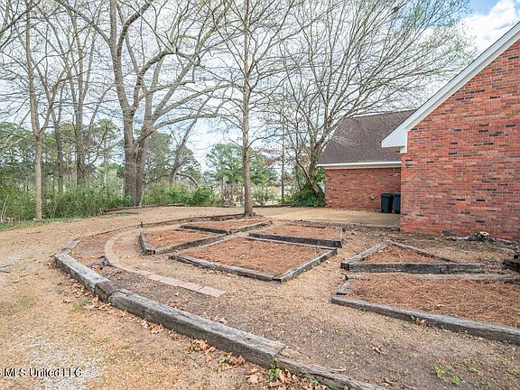 4th image of 617 S Wedgewood Rd