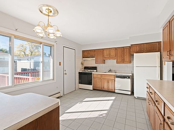 4th image of 240 Concord Dr