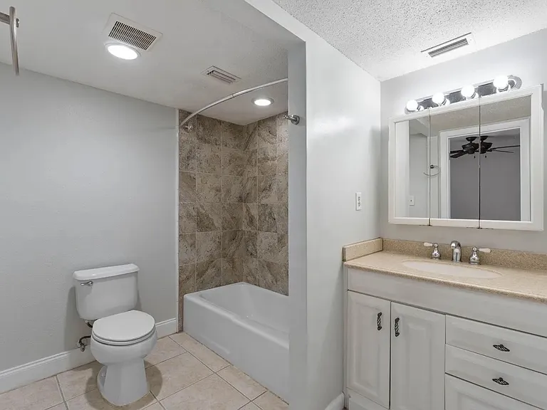 408 Marshall Ct NW #5 — Photo 17