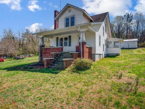 501 W Spencer Rd, Hurt, VA 24563