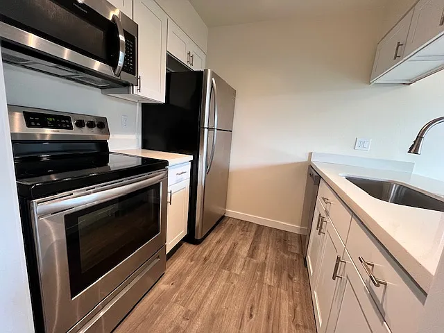 607 S 152nd St #15 — Photo 17