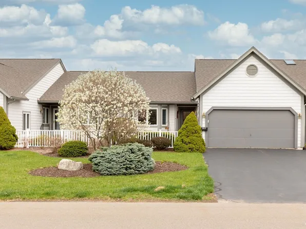 267 Oarlock Cir, East Syracuse, NY 13057