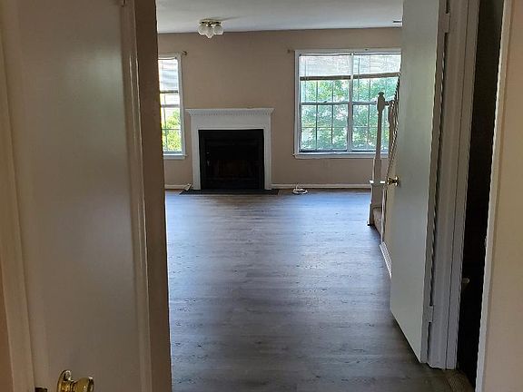 4th image of 136 Barnsfield Ct #209