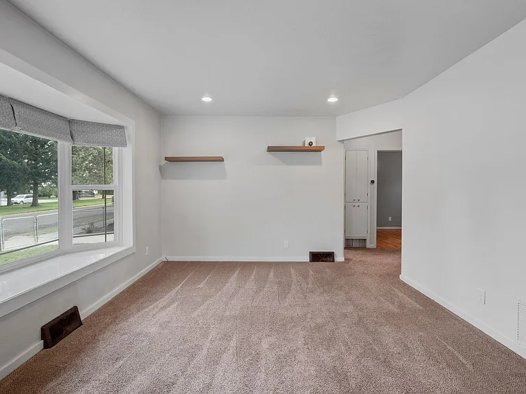 3104 E 35th Ave — Photo 6