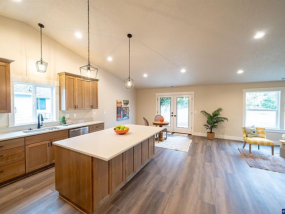 5th image of 950 6th St