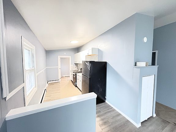 3rd image of 427 Gifford Rd