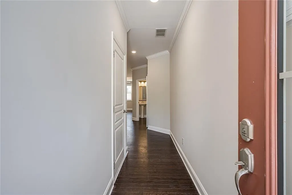 4 bed, 3.5 bath, 2692 sqft, $3,950 — Photo 4