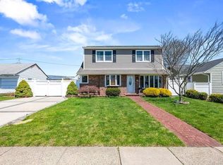 41 Devon Rd #A, Bethpage, NY 11714