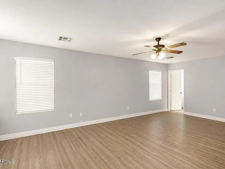 9124 W Elm St — Photo 12