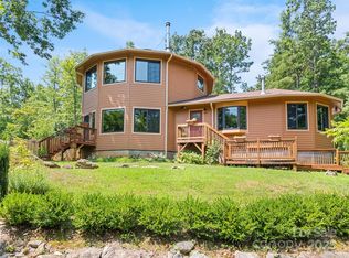 2675 Holbert Cove Rd, Saluda, NC 28773