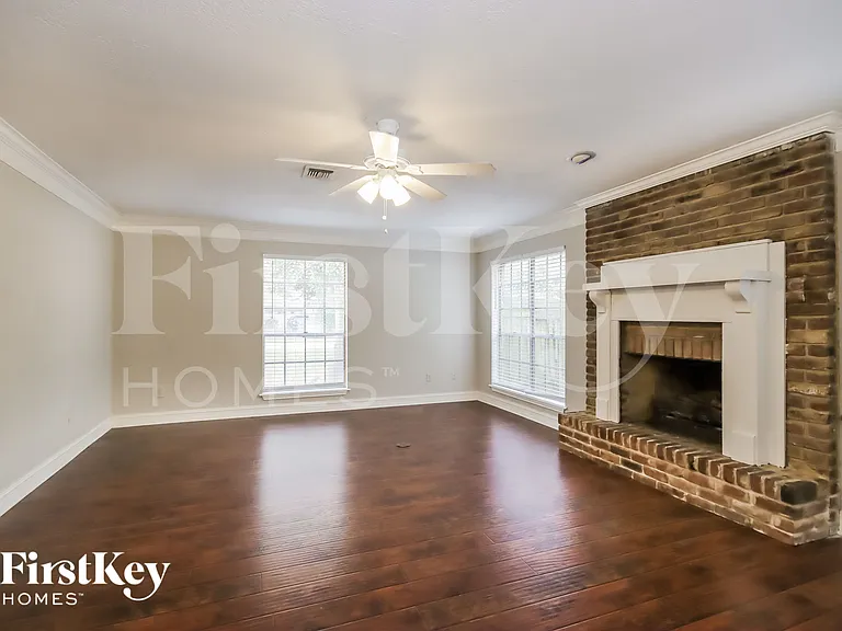 461 Stephen F Austin Dr — Photo 4