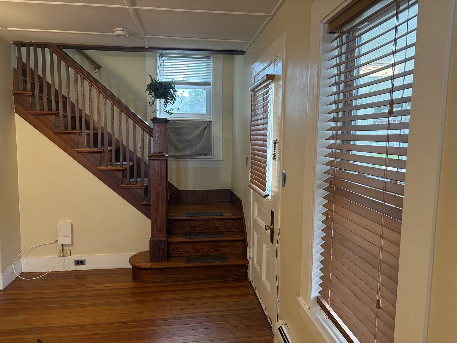 3 bed, 1217 sqft, $2,200 — Photo 3