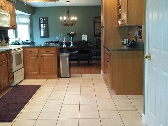 5th image of 12 Alder Ln