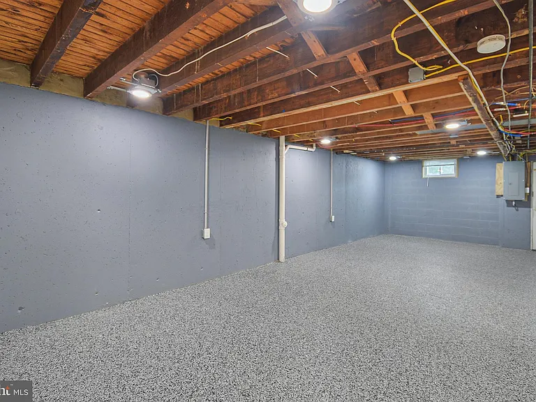 505 Stratford Rd — Photo 10