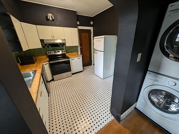3rd image of 2731 Observatory Ave #2