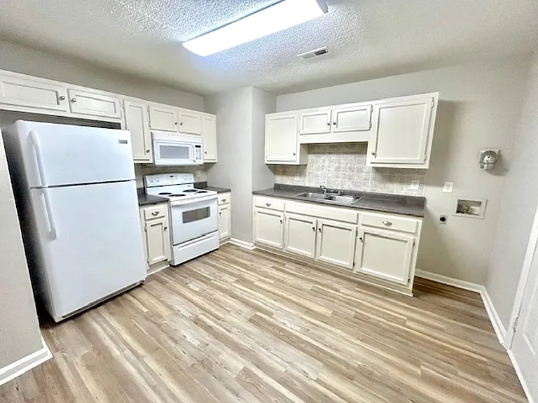 2253 Flippin Cir NW — Photo 6