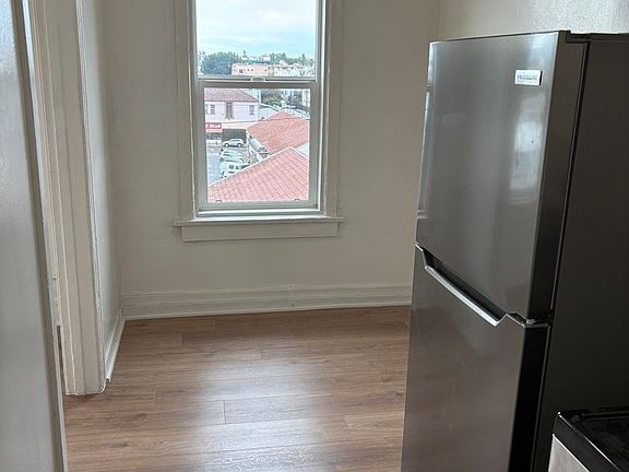 4th image of 301 S Kenmore Ave APT 322