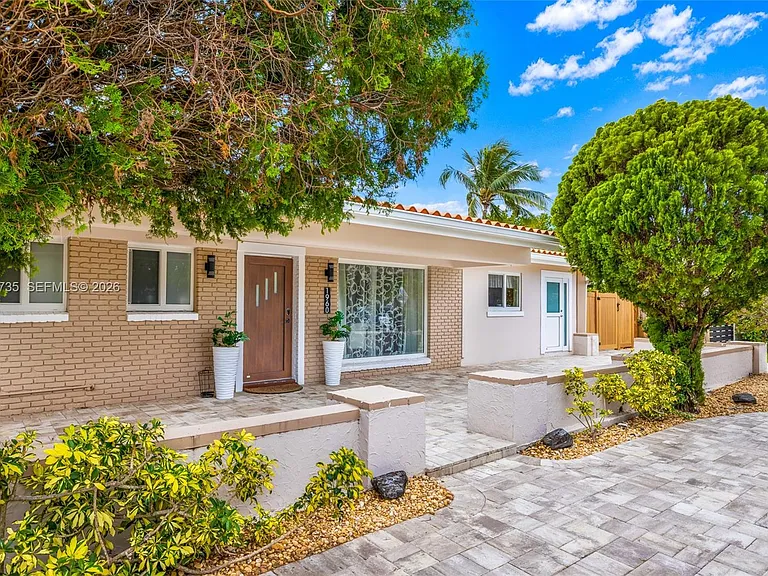 1960 Coral Reef Dr — Photo 49