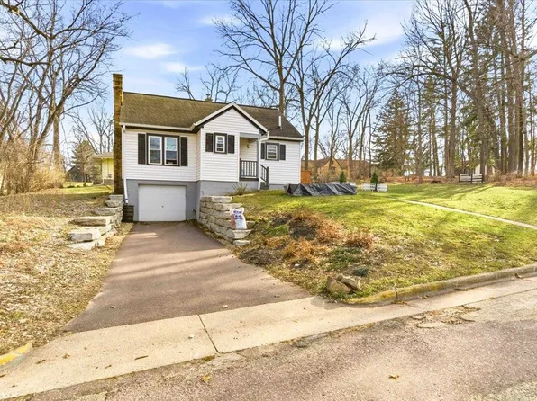950 2nd St, Baraboo, WI 53913