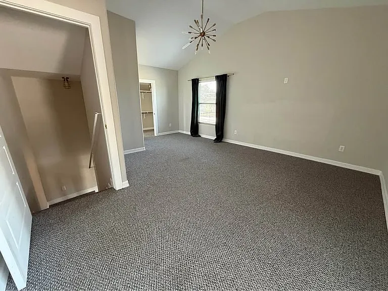 233 S Iowa Ave — Photo 13