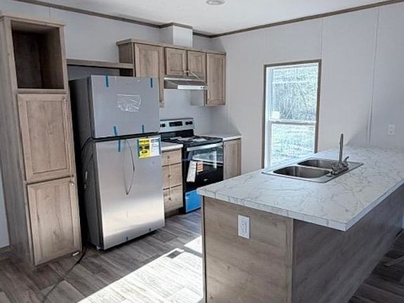 5th image of 121 Oak Log Lake Rd.