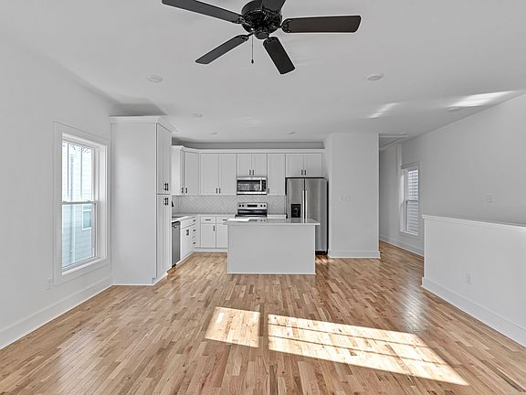 4th image of 1004 N 21st St #A
