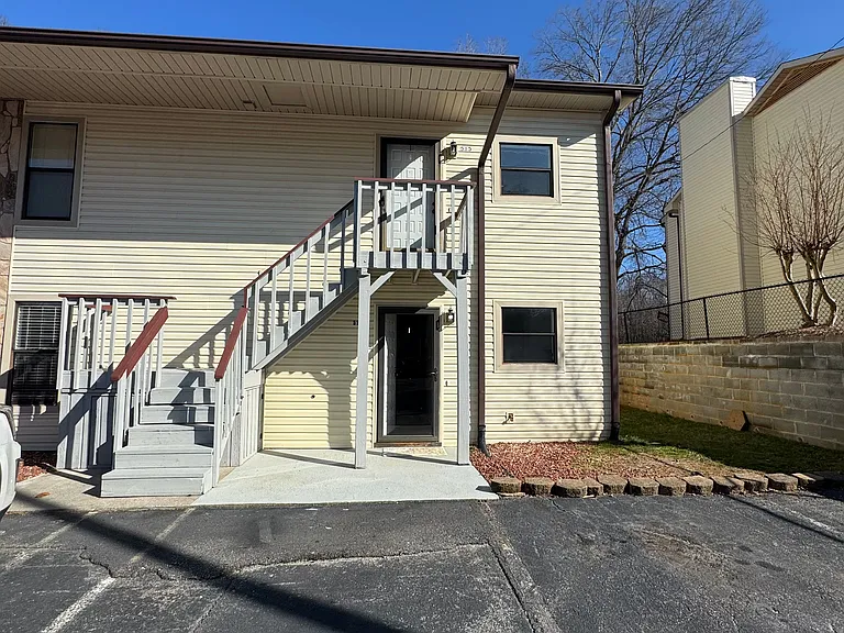 514 Brookside Ct — Photo 29
