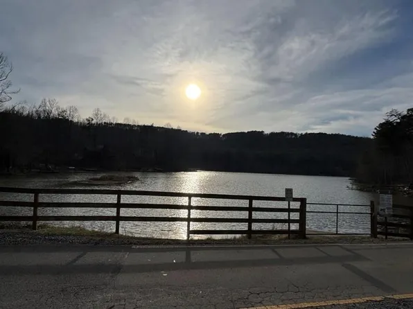 402 Acerose Dr, Jasper, GA 30143