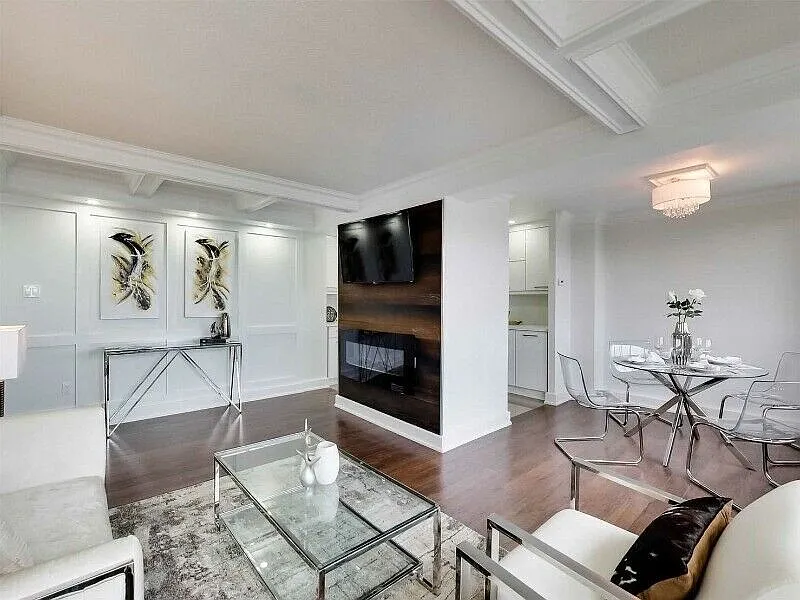 100 Leeward Glenway photo 1