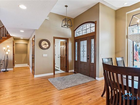 4th image of 219 Wellington Pl