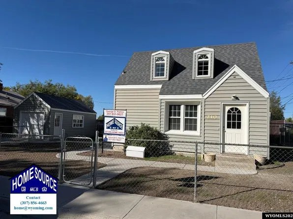 210 N 9th St E, Riverton, WY 82501